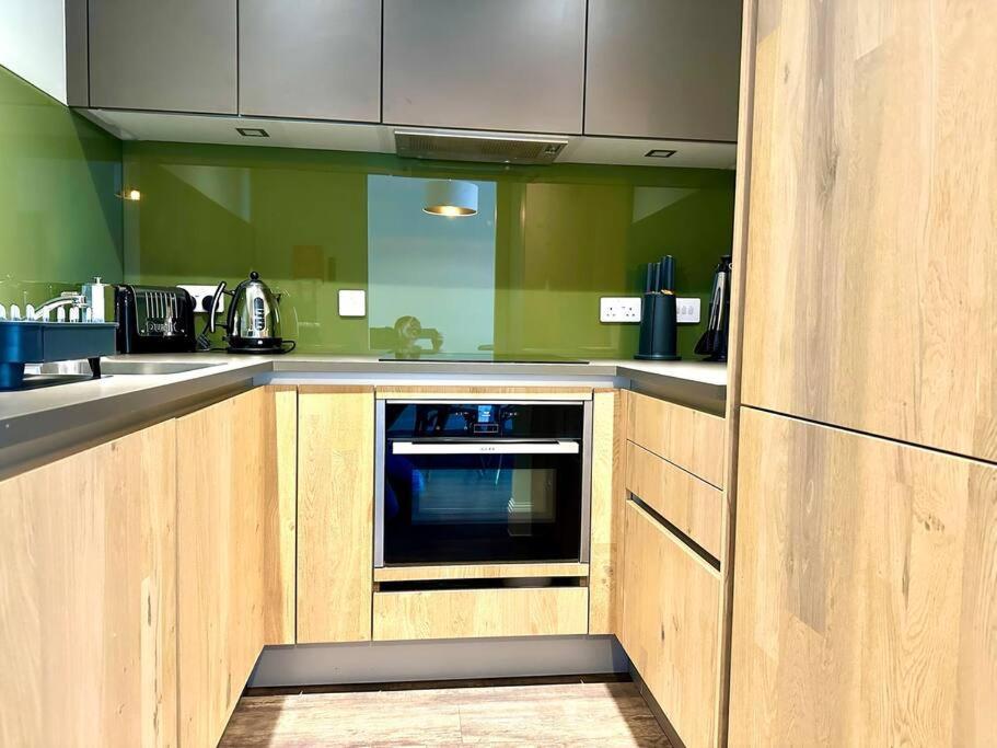 Chic Modern Apartment Suite - Free Parking & Wifi! - 1 Minute Walk To Poole Quay - Great Location - Free Parking - Fast Wifi - Smart Tv - Newly Decorated - Sleeps Up To 2! Close To Poole & Bournemouth & Sandbanks Εξωτερικό φωτογραφία